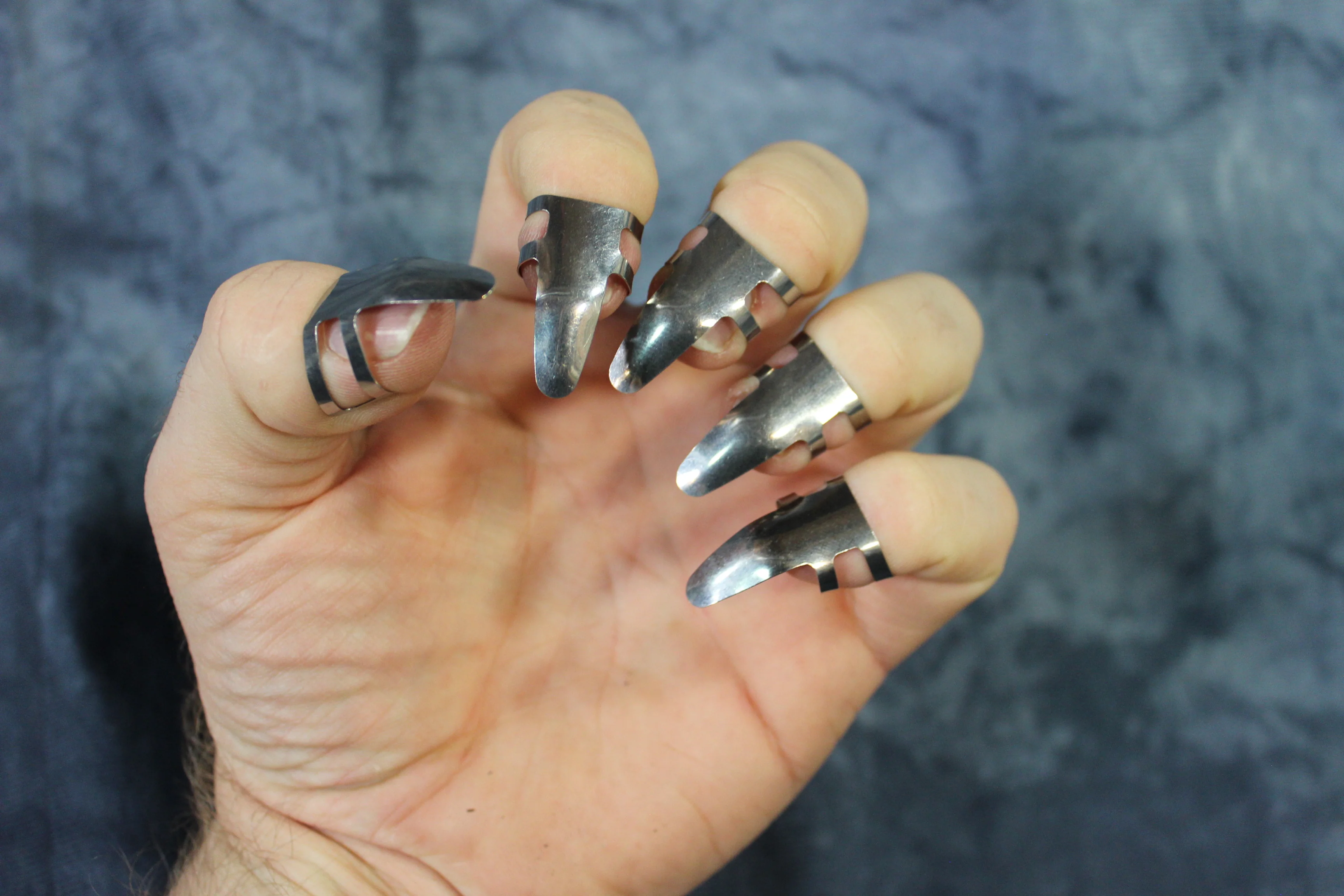 Scratchy Claws - Image 6
